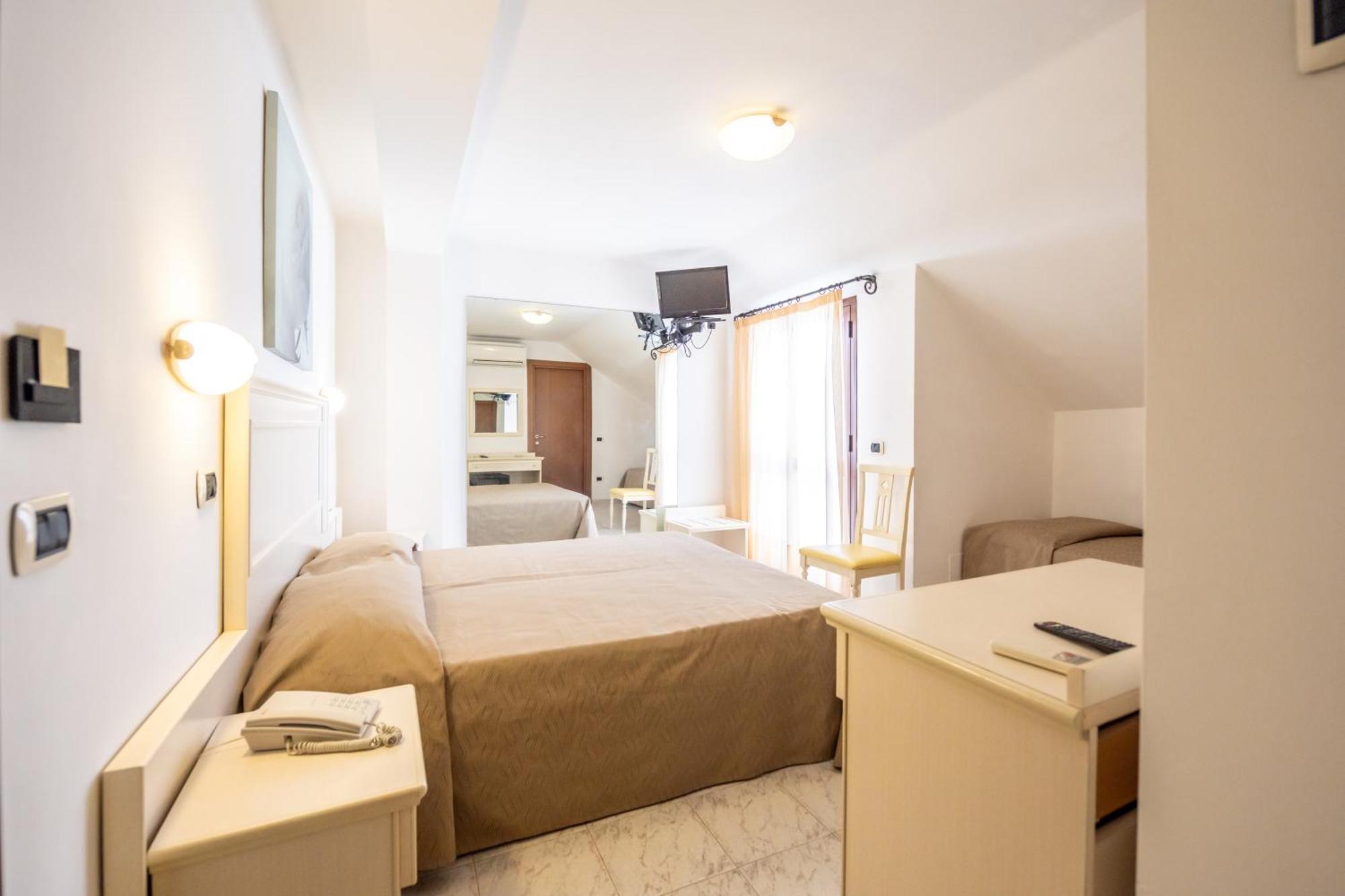 Hotel Florence Сан-Бенедетто-дель-Тронто Экстерьер фото