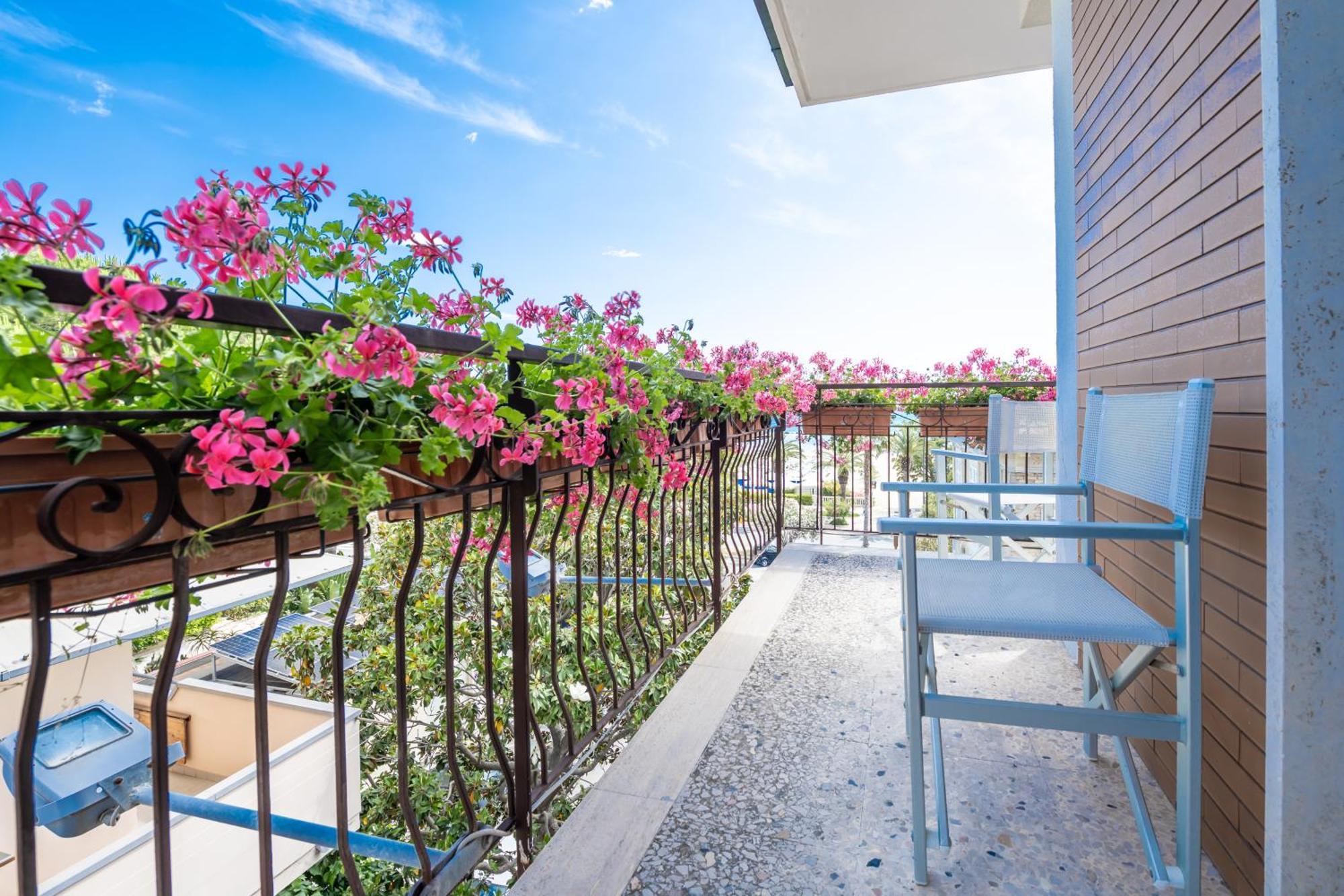 Hotel Florence Сан-Бенедетто-дель-Тронто Экстерьер фото