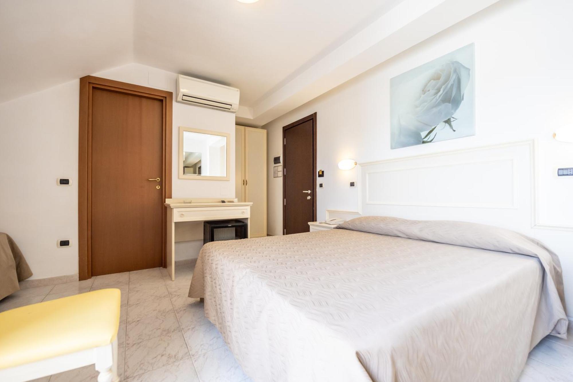Hotel Florence Сан-Бенедетто-дель-Тронто Экстерьер фото